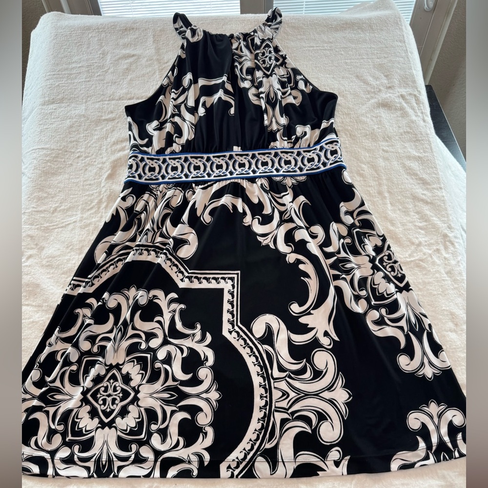 Women’s White House Black Market Black & White Printed Strappy Dress - Picture 2 of 5
